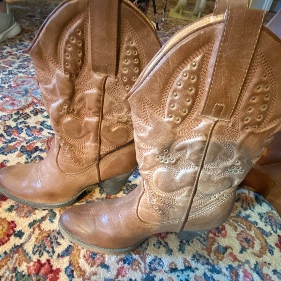 Very Volatile western boots 3.5” heel and kickass attitude. Animal friendly - Picture 5 of 7